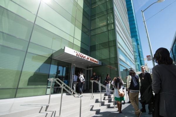 students walk into Pacific's San Francisco Campus